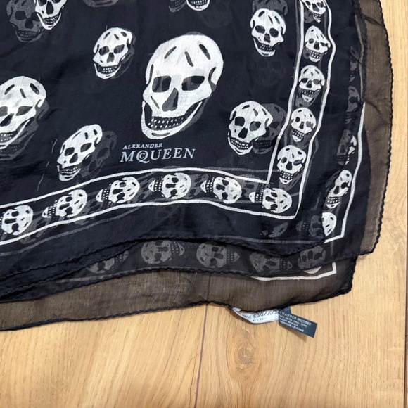 Alexander McQueen 100% Silk Scarf - Picture 6 of 6